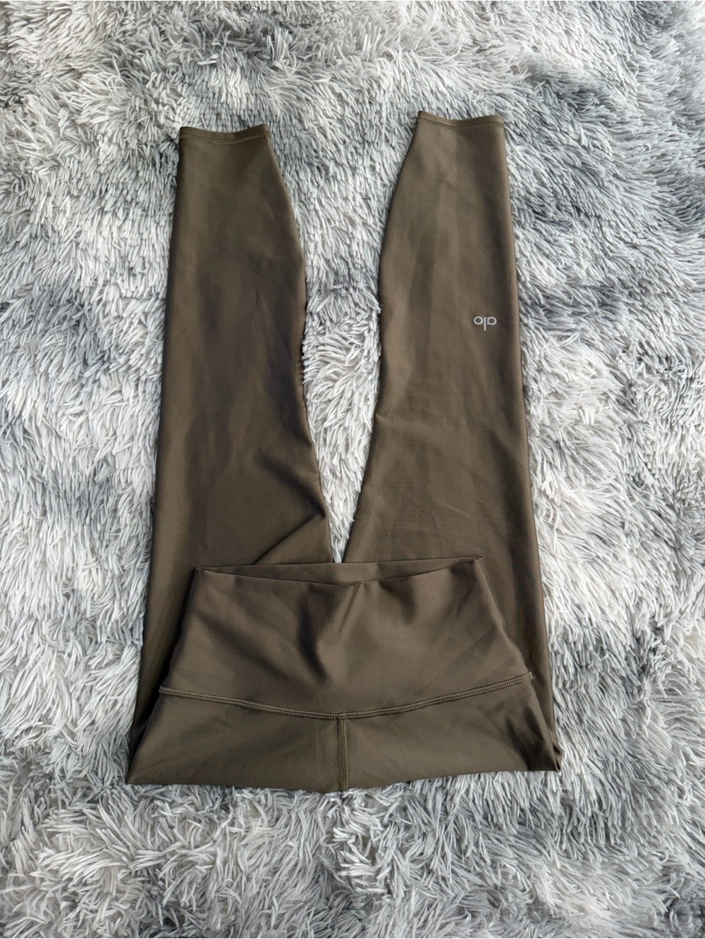 Small Alo Yoga Airlift Legging in Gravel